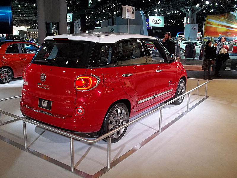 File:" 13 Fiat 500L NA.jpg