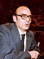 (Abril) Adolfo Suárez conversa con el vicepresidente segundo de Asuntos Económicos, en el Congreso de los Diputados (cropped).jpeg