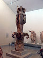 07Delphi Saeule Taenzer.jpg