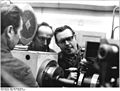 Bundesarchiv Bild 183-P0225-0014, Gera, Industriearbeiter Sondermaschine justierend.jpg