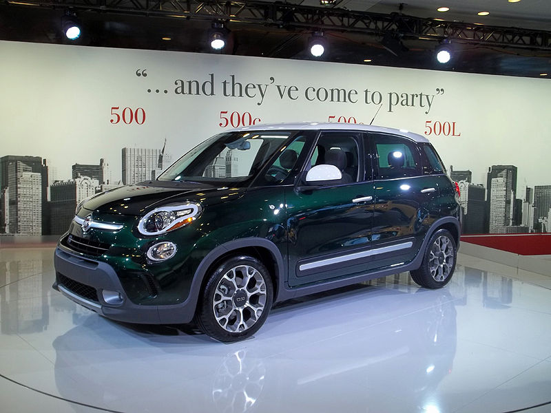 File:" 13 Fiat 500L Trekking.jpg