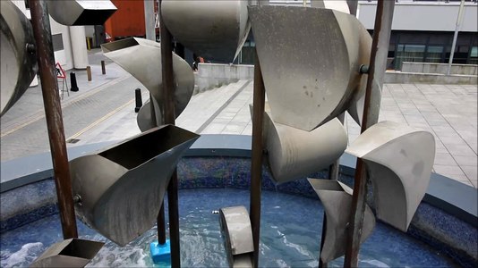 File:Piazza Fountain operating 2.ogv