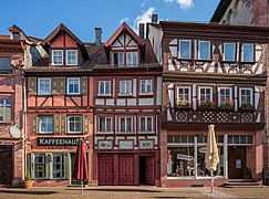 Miltenberg - Altstadt - Hauptstraße 131–135 - Ansicht mit Abendsonne.jpg