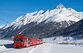 RhB-Pendelzug auf der Engadiner Linie.jpg