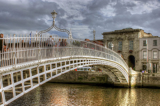 5HaPenny Bridge13 (8158659077).jpg